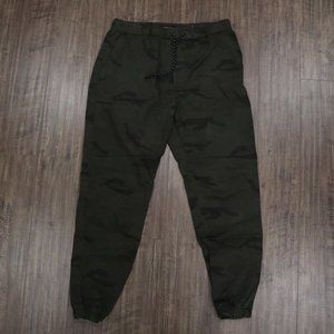 American Eagle Twill Joggers Camo Men's Medium